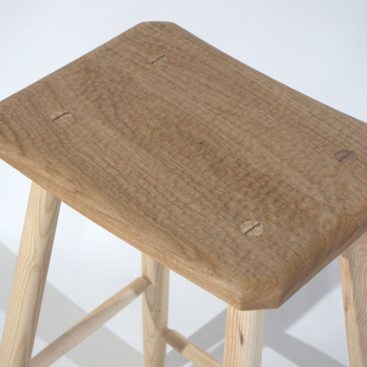 LAKE HOCH - Barhocker aus Holz - in klassischer Windsor-Machart | Hartholzdesign