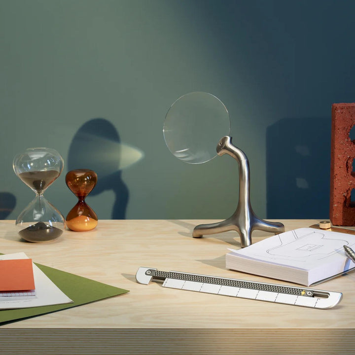 VERA MAGNIFYING GLASS - Skulpturales Vergrößerungsglas aus Edelstahl | Craighill