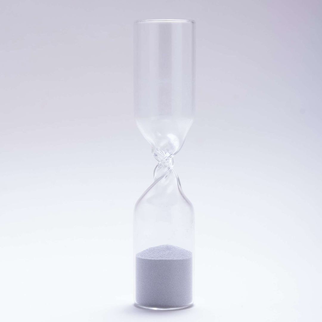 TIMELESS - meditative hourglass without timekeeping - mouth-blown clear glass - Studio Cohaku | 100percent