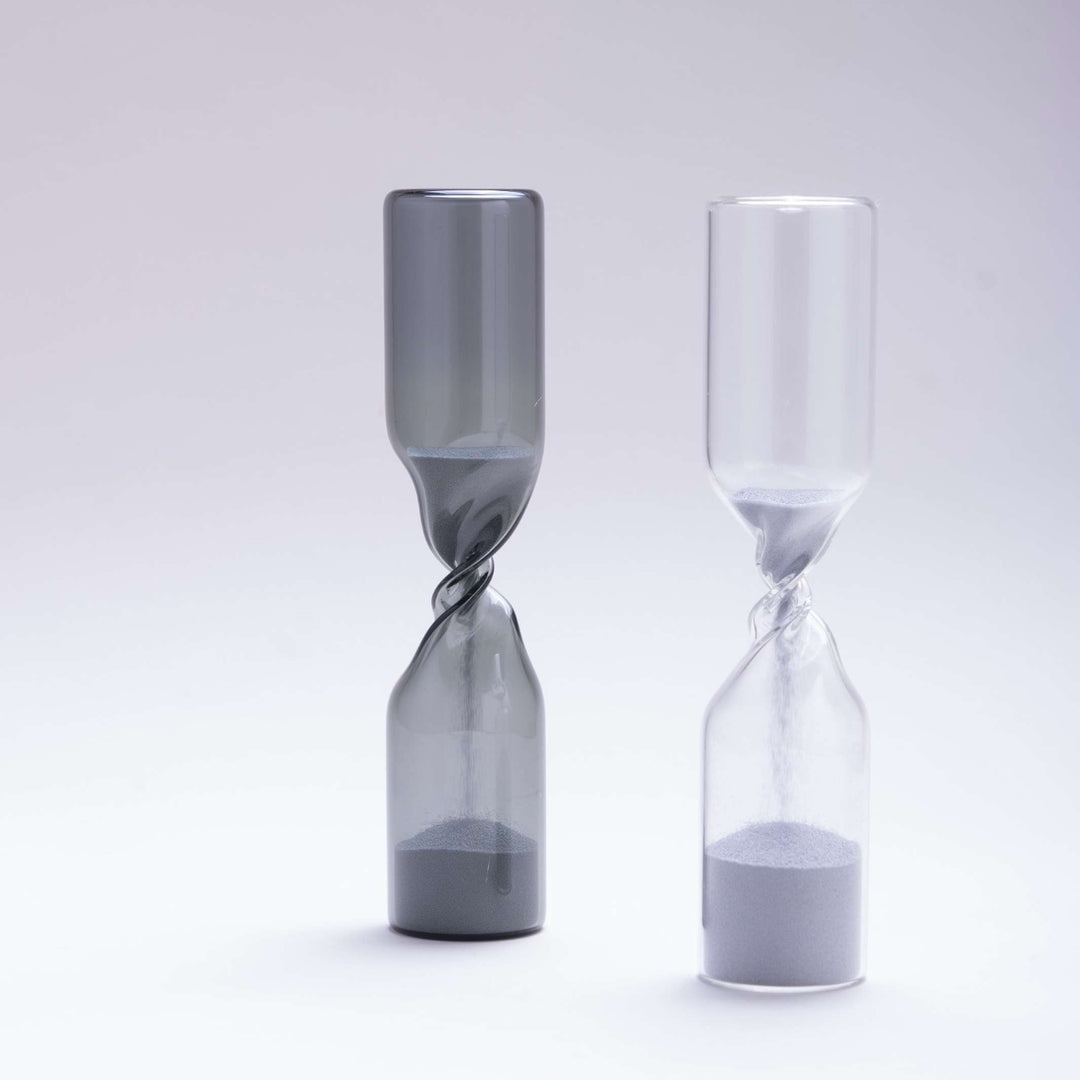 TIMELESS - meditative hourglass without timekeeping - mouth-blown gray glass - Studio Cohaku | 100percent