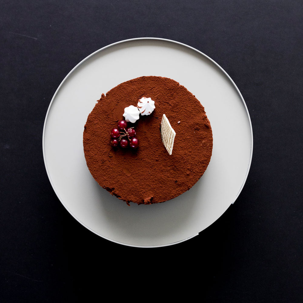 BIG HUG CAKE STAND - Kuchenplatte & Tortenständer - 1 Ebene - Hans Thyge & Co | DesignBite