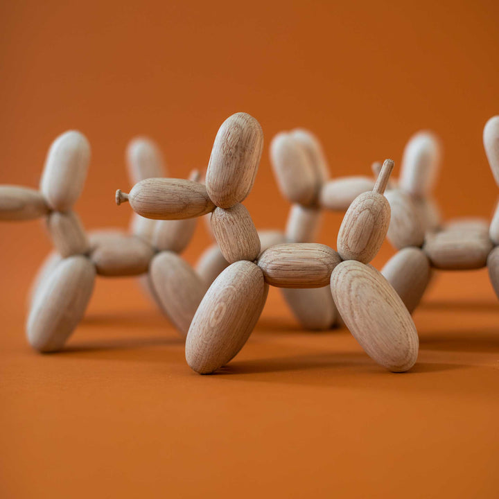 BALLON D’OG - Wooden balloon dog - Oak | Jakob Burgsø | boyhood