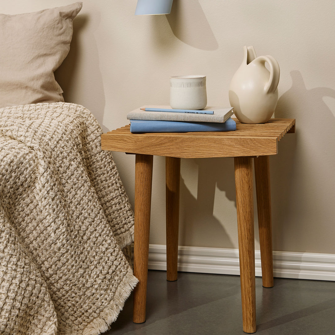 UNO ORA - eleganter Holz-Hocker - Teak Natur - 38 cm breit | Spring Copenhagen