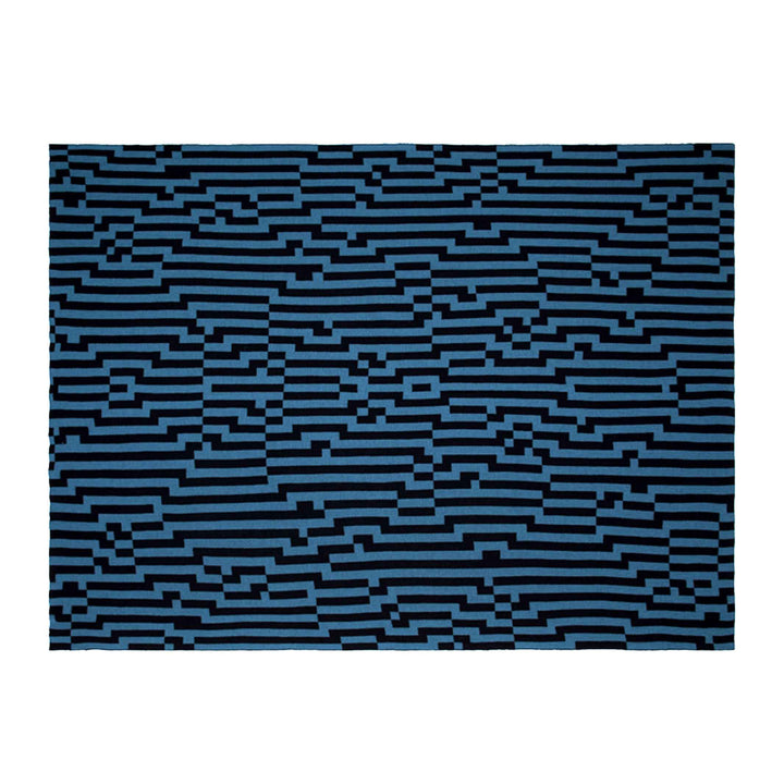 BITMAP ZOOM IN 5 - blau & schwarze TAGESDECKE - 180x140 cm - 100% Merino Wolle | Cristian Zuzunaga