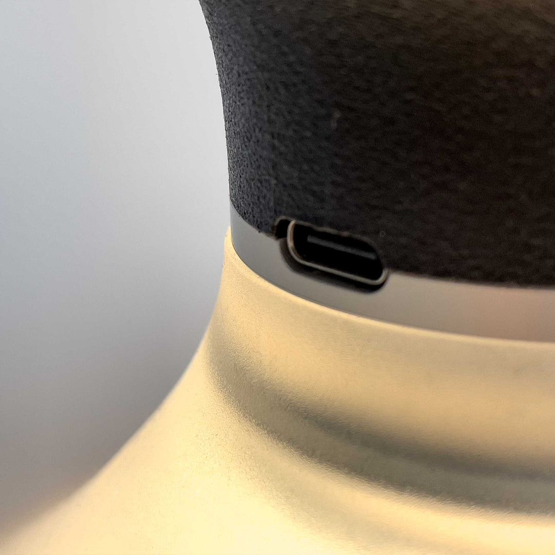 NEOZOON - Akkulampe mit Saugnapf | Lukas Heintschel