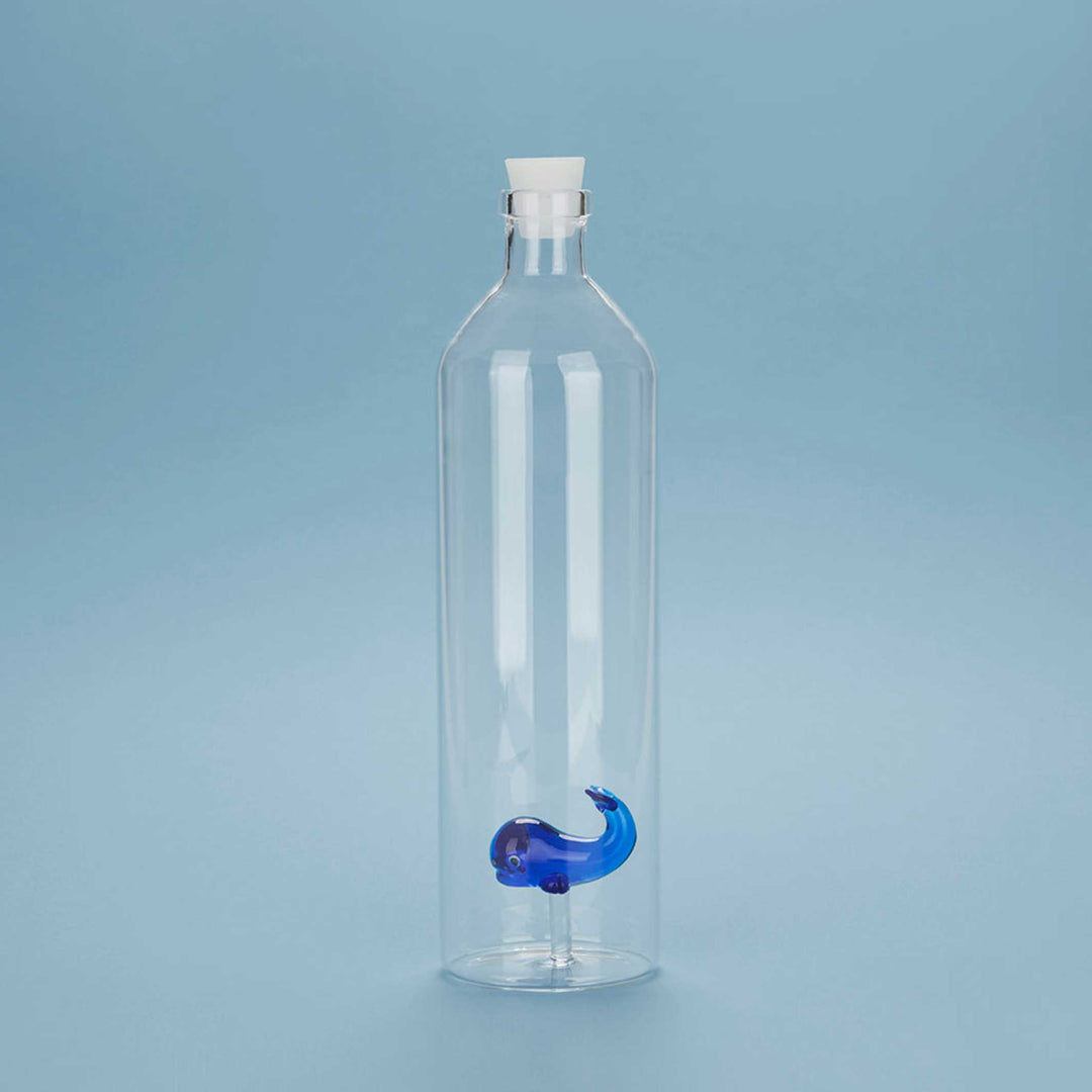 ATLANTIS - Glasflasche mit blauem Wal - 1,2 Liter mit Silikonstopfen | BALVI