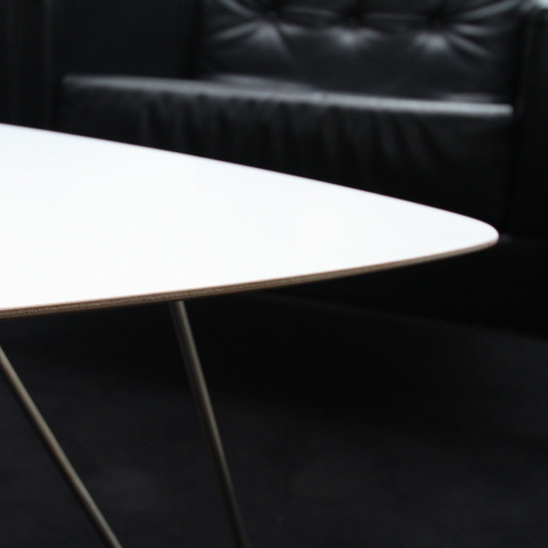 MINIMATE TRIANGLE - minimalist side table - white | son of nils