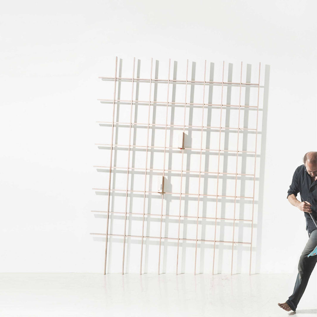 SCHLAGSEITE - Bücherregal mit Neigung | BREUER & BONO