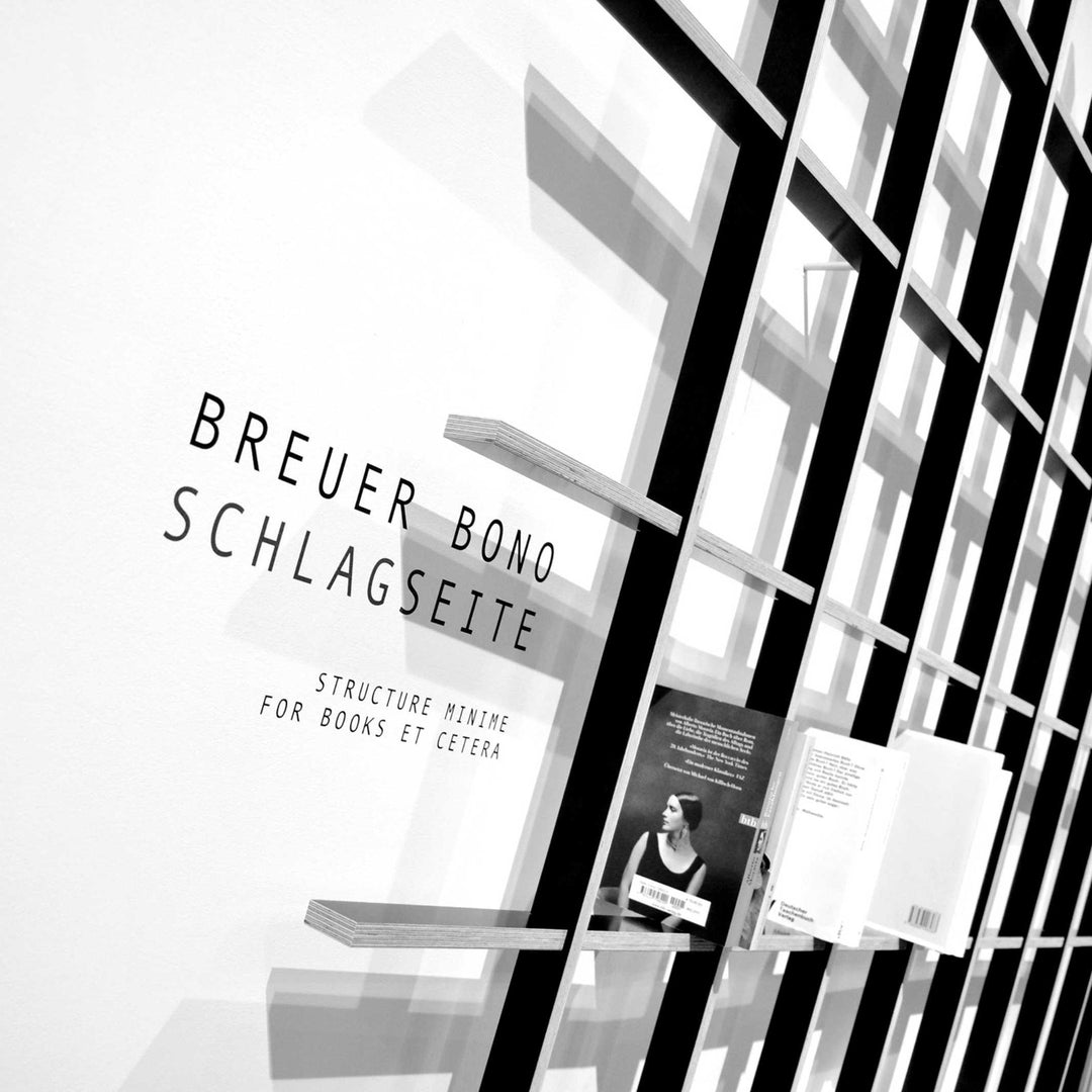 SCHLAGSEITE - Bücherregal mit Neigung | BREUER & BONO