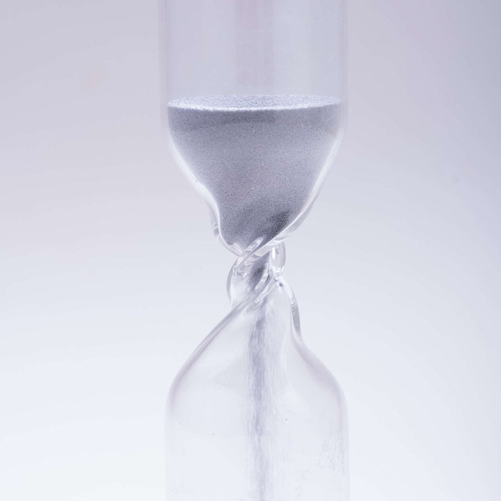 TIMELESS - meditative hourglass without timekeeping - mouth-blown clear glass - Studio Cohaku | 100percent