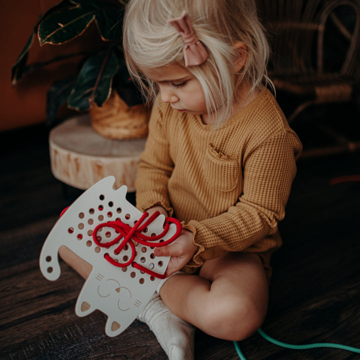 SOPHIA THE CAT - wooden lacing toy - Montessori | milin