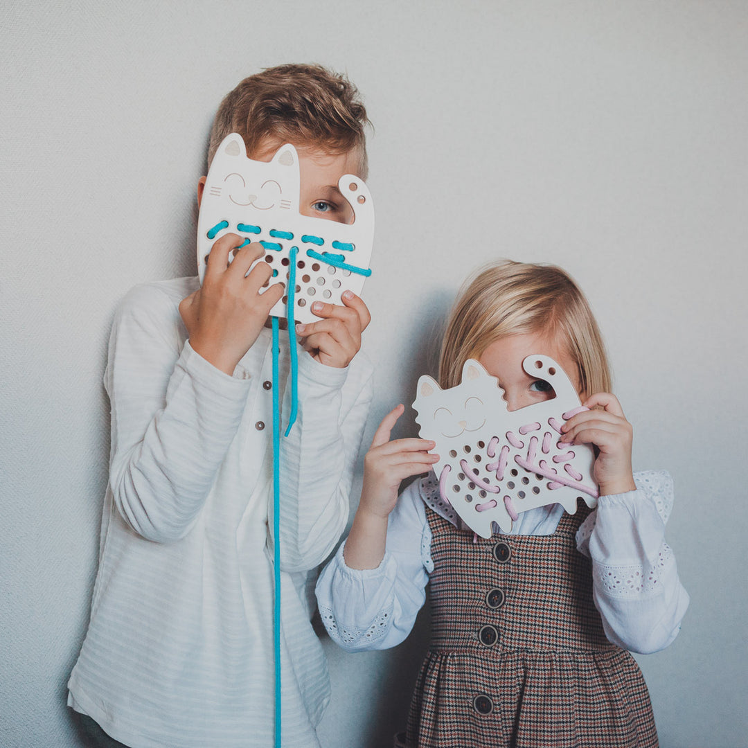 SOPHIA THE CAT - wooden lacing toy - Montessori | milin