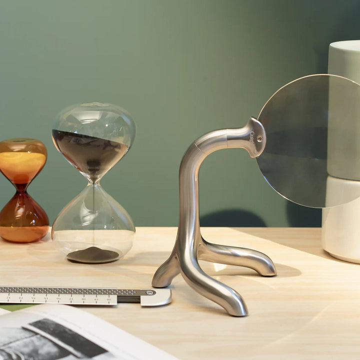 VERA MAGNIFYING GLASS - Sculptural magnifying glass made of stainless steel | Craighill