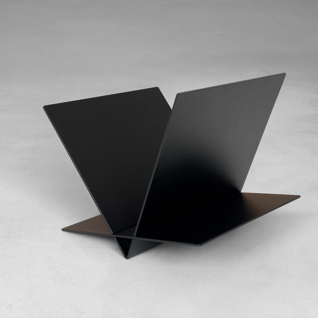 WACKELKANDIDAT - schräger Magazin-Sammler aus Aluminium | Lukas Heintschel