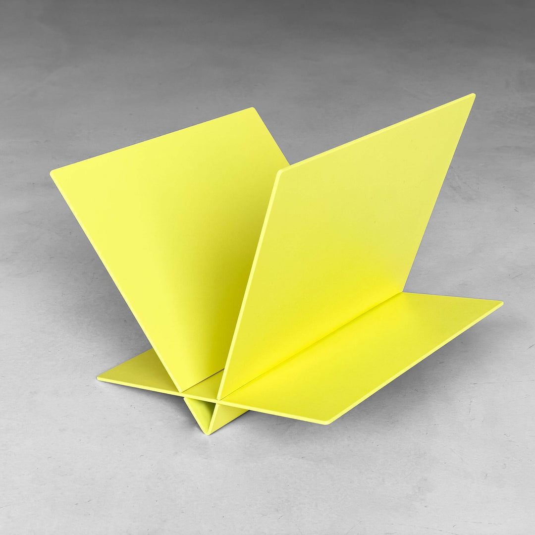 WACKELKANDIDAT - schräger Magazin-Sammler aus Aluminium | Lukas Heintschel