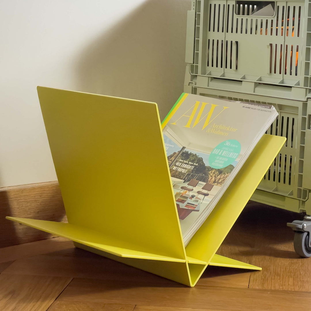 WACKELKANDIDAT - schräger Magazin-Sammler aus Aluminium | Lukas Heintschel