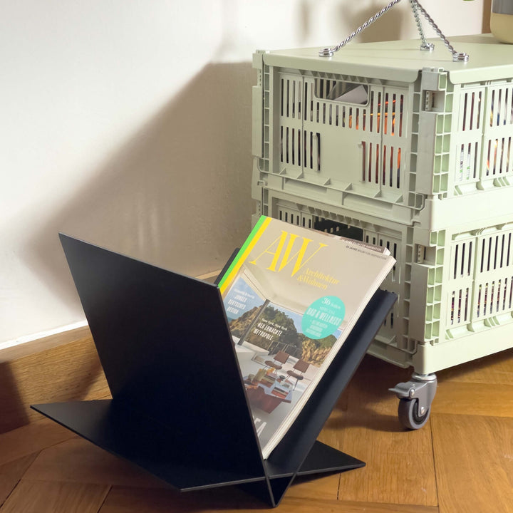 WACKELKANDIDAT - schräger Magazin-Sammler aus Aluminium | Lukas Heintschel