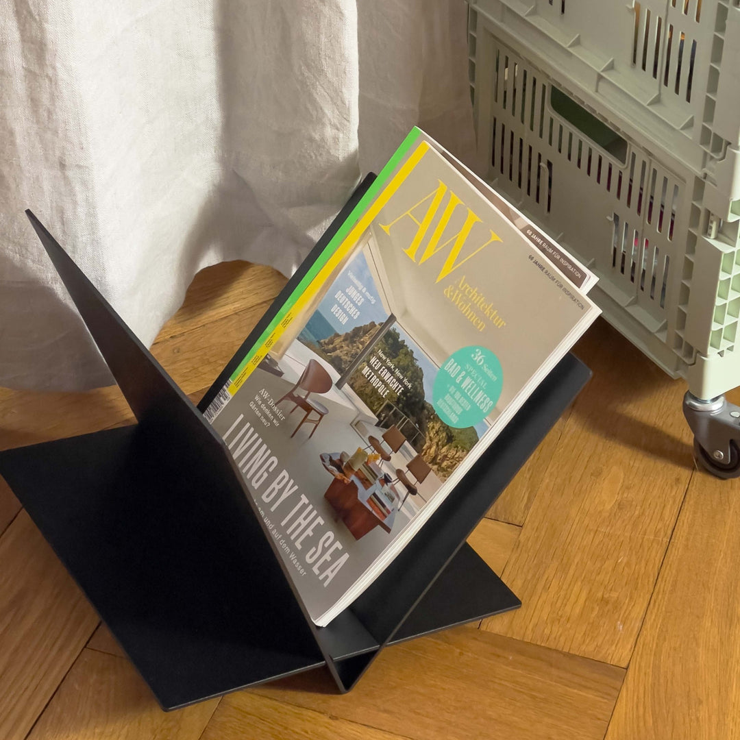 WACKELKANDIDAT - schräger Magazin-Sammler aus Aluminium | Lukas Heintschel