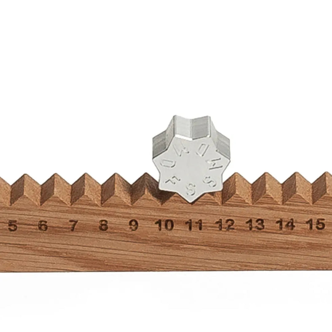 Perpetual Calendar "Monthly Measure" – Oak · 32 cm | side by side