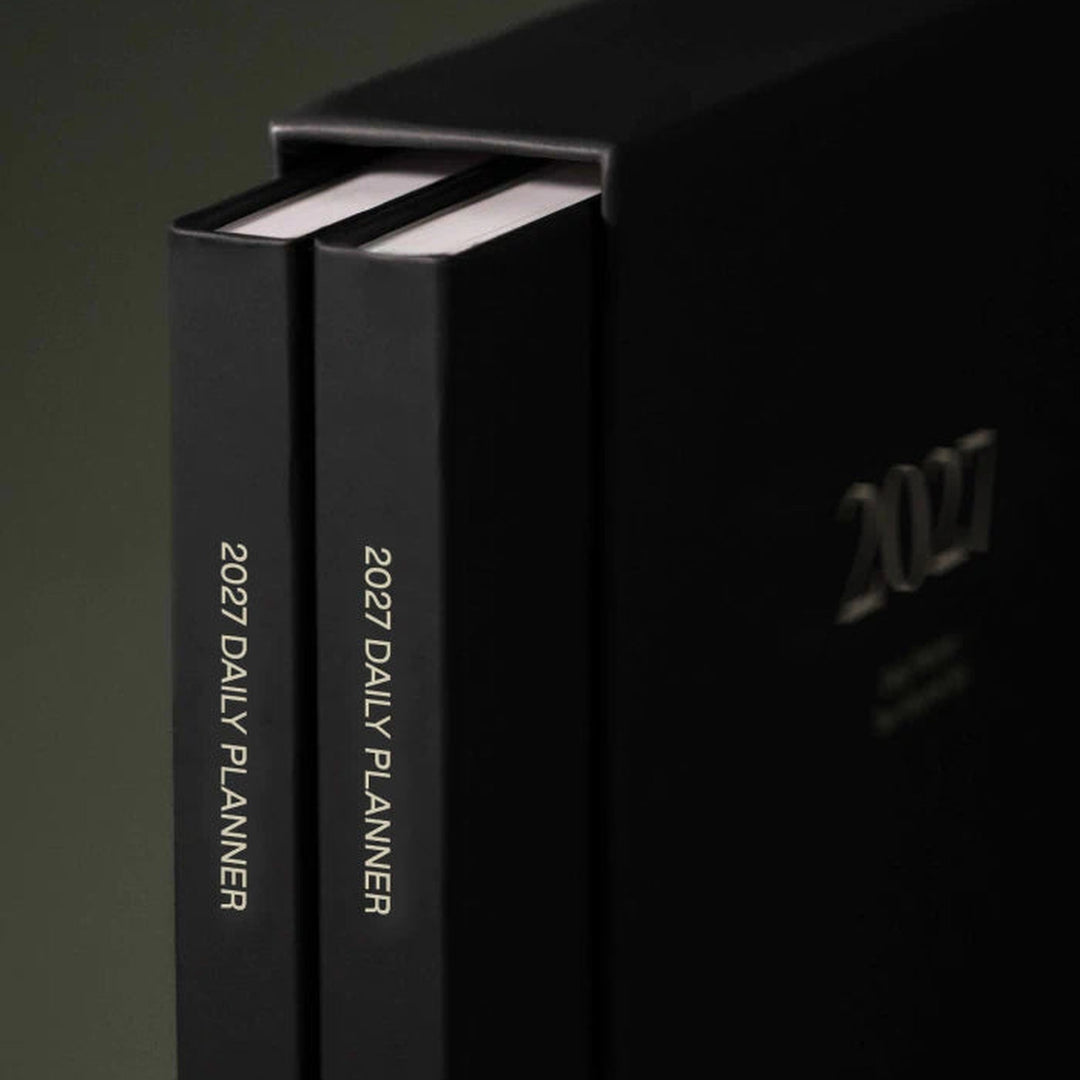 Tagesplaner 2027 2er-Set – Steinpapier · A5 Hardcover · Ebony | Karst