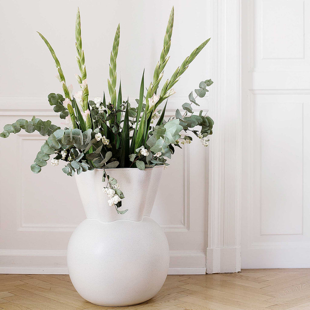 SVUNGEN TOP - Ceramic Vases with sweeping Top | Eva Staehr-Nielsen | Spring Copenhagen