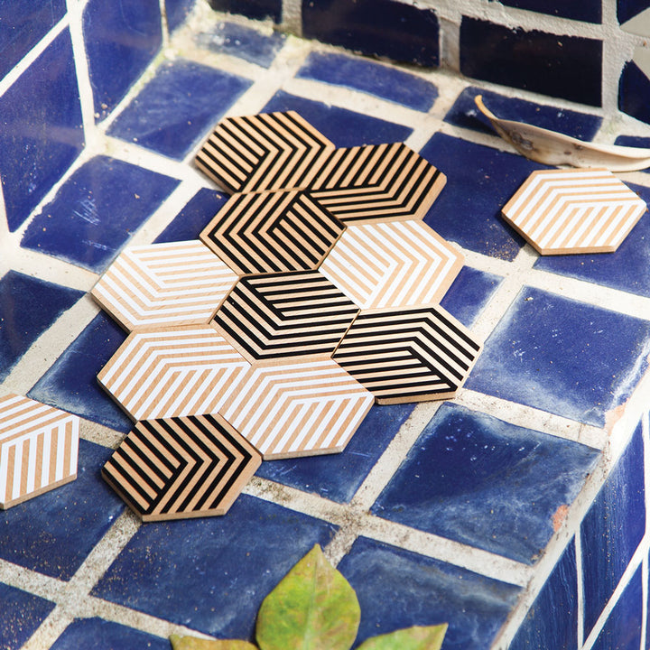 TABLE TILES Optic | GLAS-UNTERSETZER aus Holz mit 3D Grafik | 6er Set | Bower | Areaware