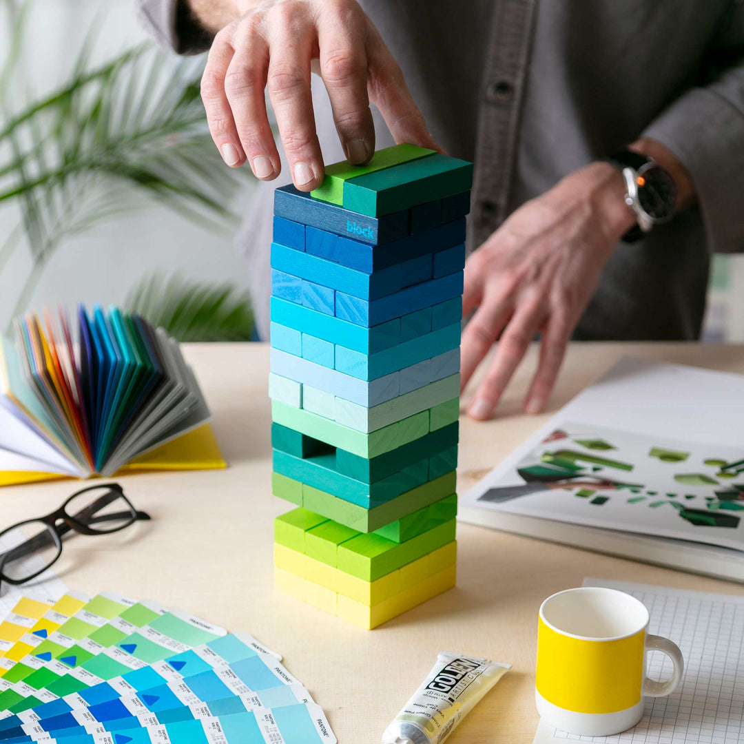 GRADIENT TOWER COLD - Holz-Stapel-Spiel m. 48 Steinen - Blaugrün | Block Design