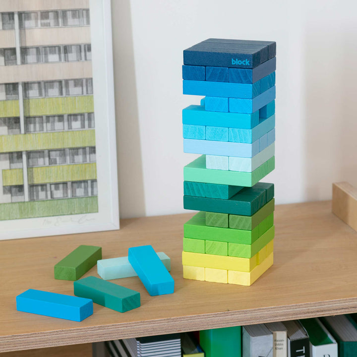 GRADIENT TOWER COLD - Holz-Stapel-Spiel m. 48 Steinen - Blaugrün | Block Design