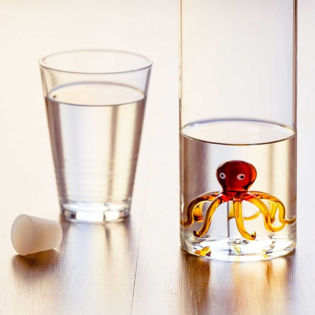 ATLANTIS - Glasflasche mit bernsteinfarbigem Octopus - 1,2 Liter mit Silikonstopfen | BALVI