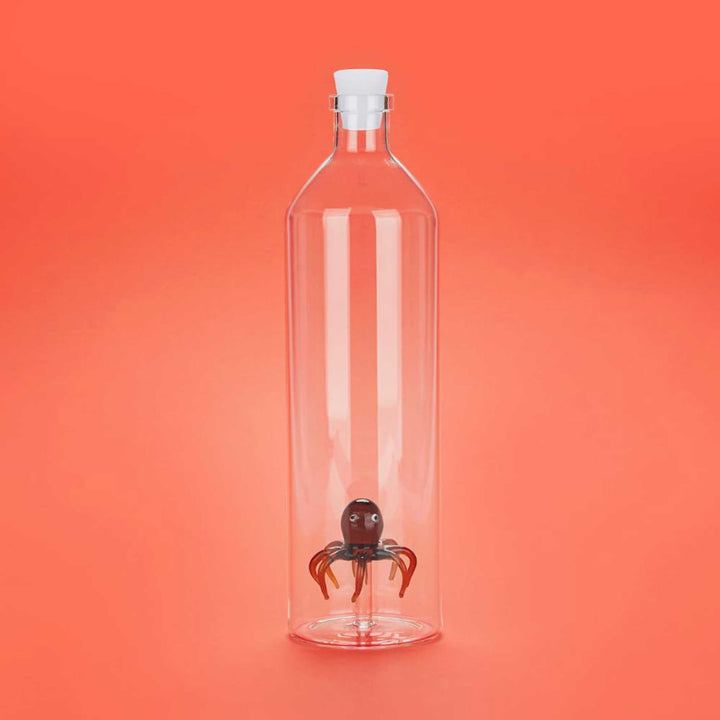ATLANTIS - Glasflasche mit bernsteinfarbigem Octopus - 1,2 Liter mit Silikonstopfen | BALVI