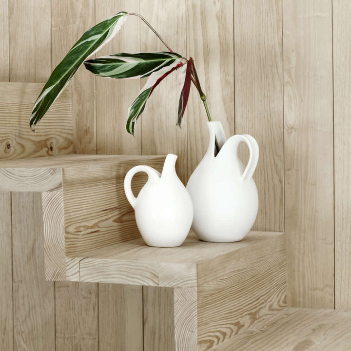 SPALTEKANDEN #64 | gebrochen weisse KARAFFE & VASE | Eva Staehr-Nielsen | Spring Copenhagen