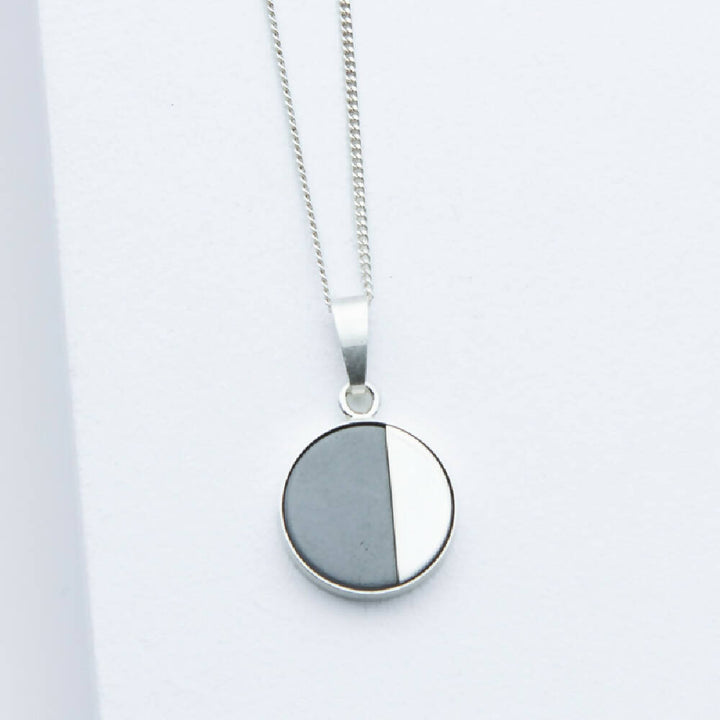 Necklace 'R01'