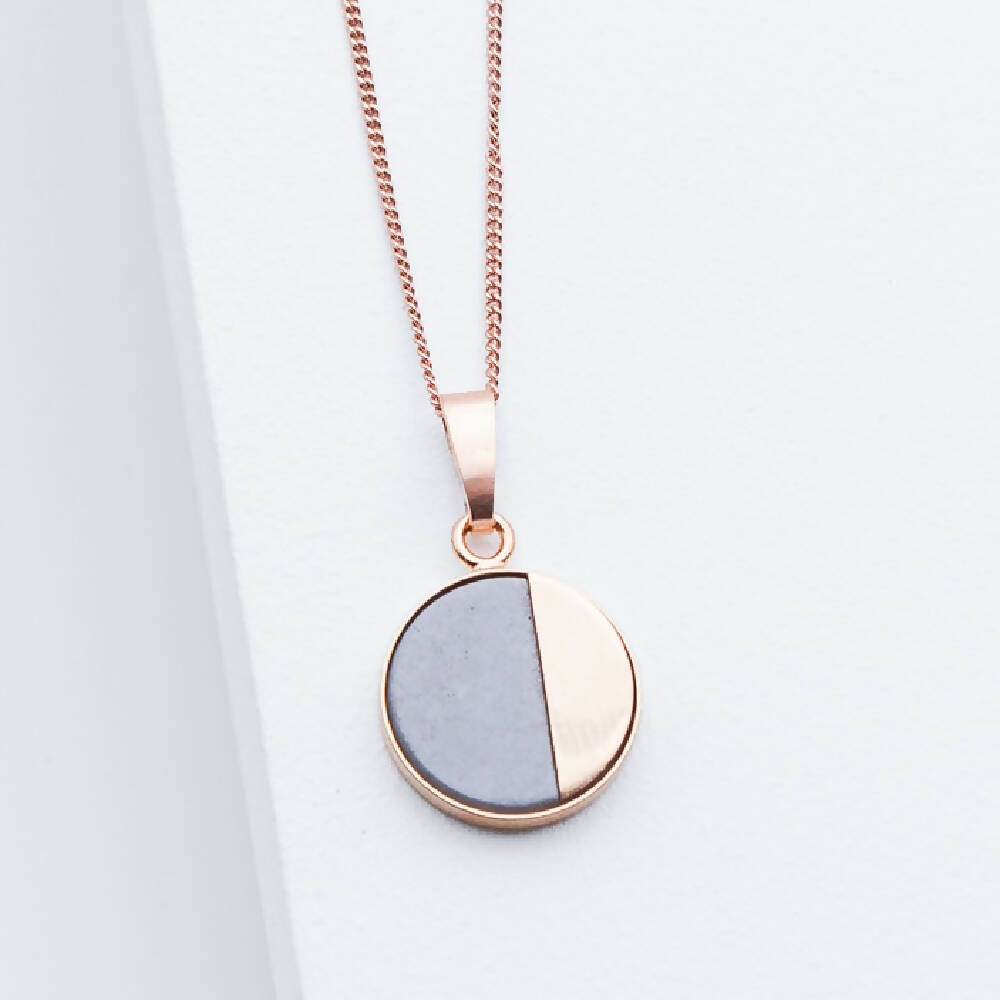 Necklace 'R01'