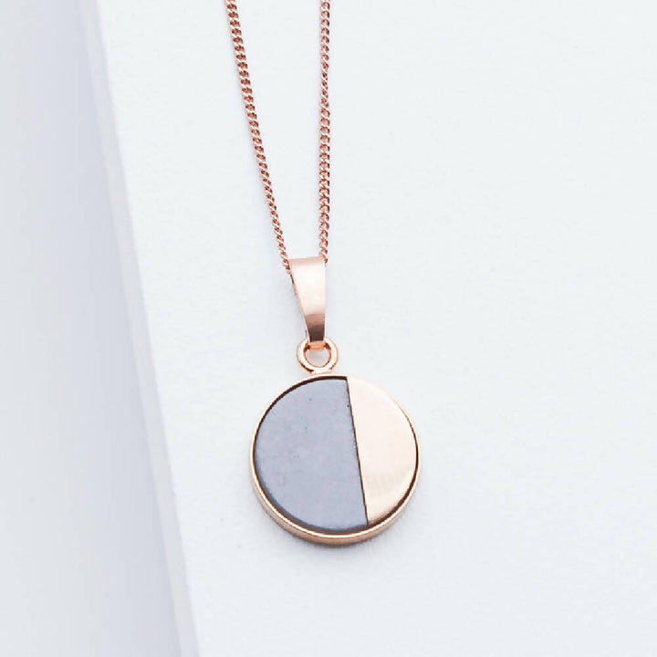 Necklace 'R01'